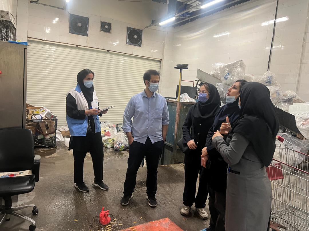 ����برگزاری گشت مشترک کارشناسان بهداشت محیط و کارشناس مسئول واحد تغدیه مرکز بهداشت شمال غرب یک 